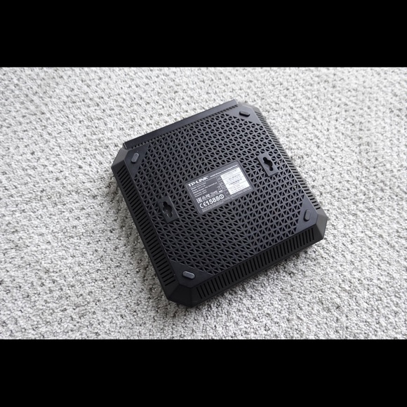 TP-Link Archer C3200 WIFI Router - Picture 6 of 8